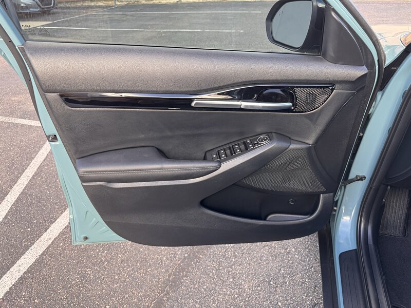 Used 2025 Kia Seltos S AWD/4WD image 11