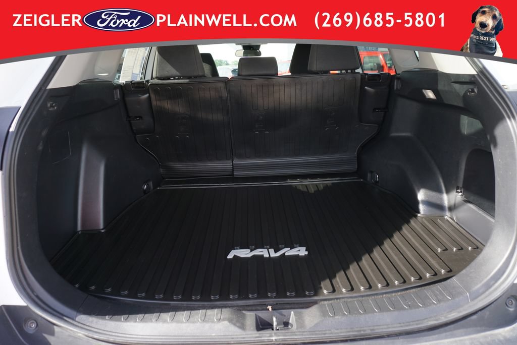 Used 2022 Toyota RAV4 LE AWD/4WD image 10