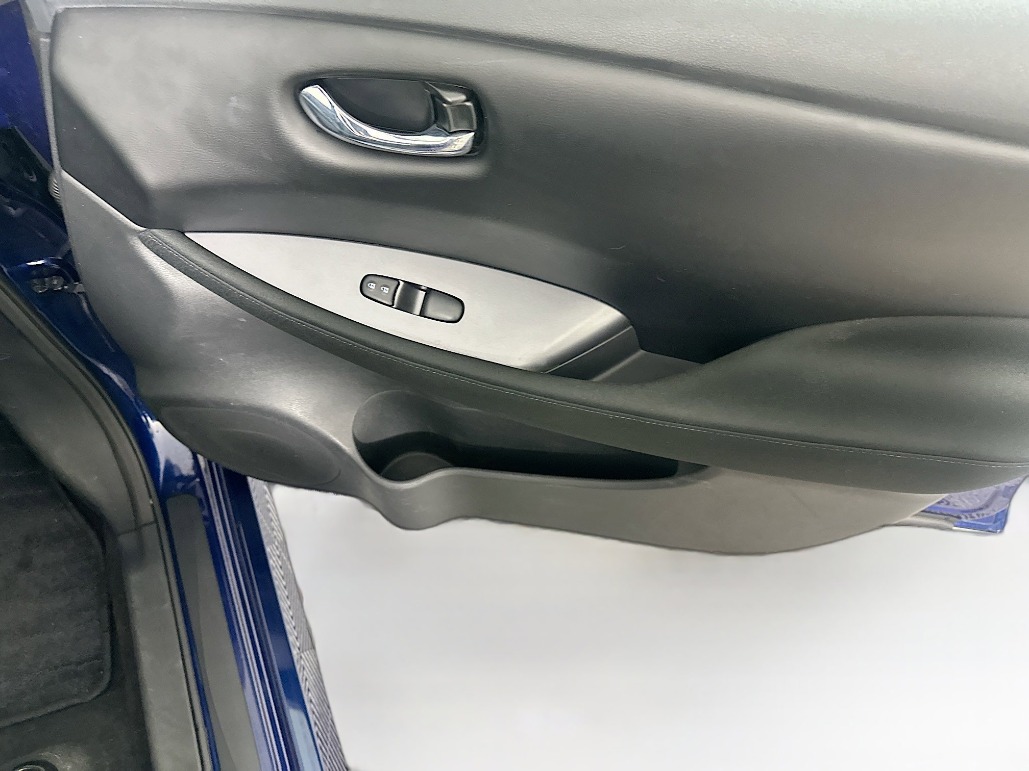 Used 2025 Nissan Leaf S image 30