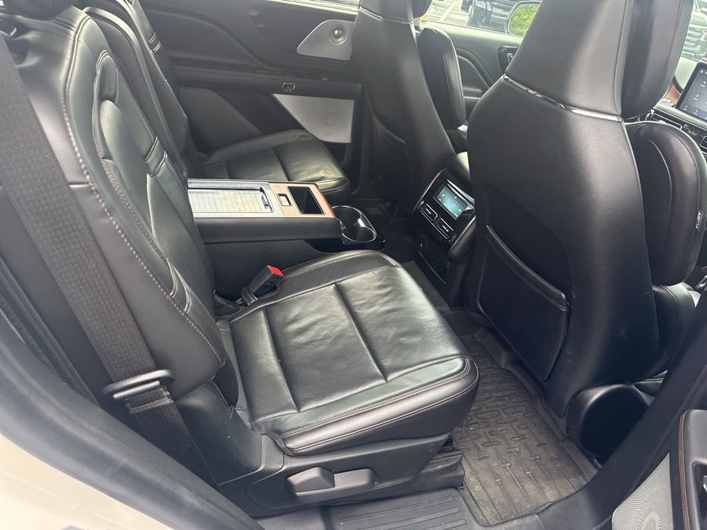 Used 2020 Lincoln Aviator Reserve w/ Equipment Group 201A image 12