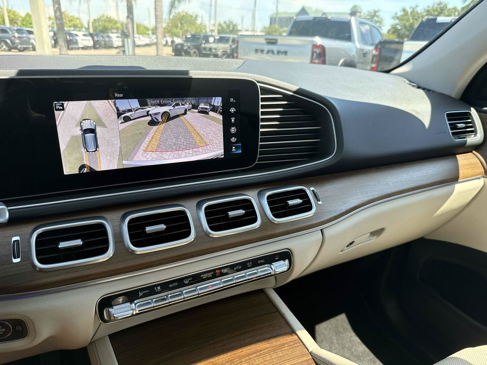 Certified 2022 Mercedes-Benz GLE 450 4MATIC w/ Premium Package image 26
