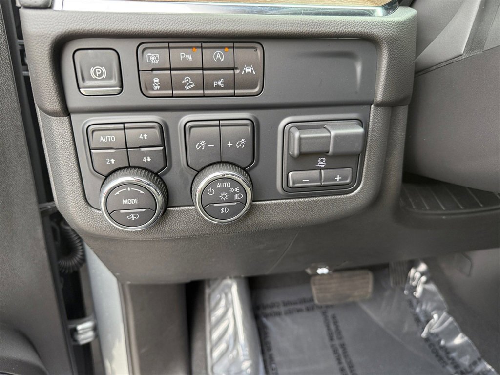 Certified 2025 Chevrolet Suburban High Country image 24