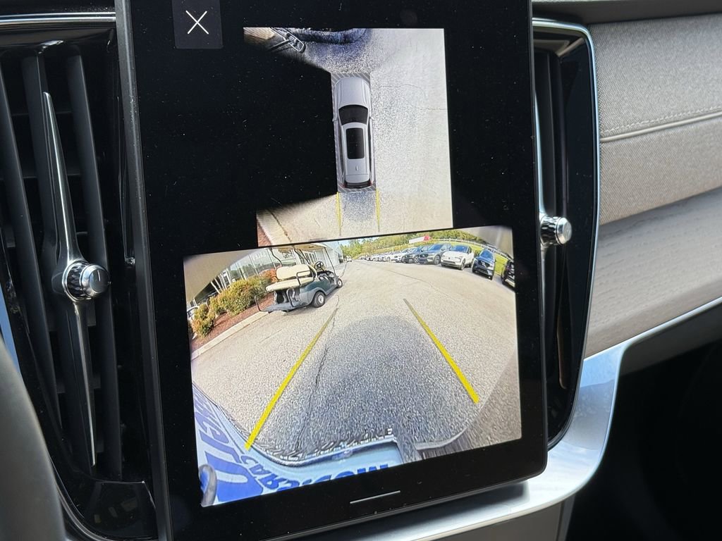 Certified 2025 Volvo XC90 B6 Plus image 24