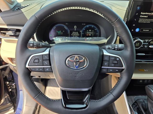 Used 2024 Toyota Highlander Limited AWD/4WD image 30