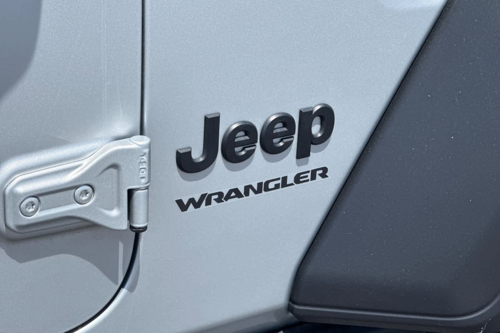 Used 2022 Jeep Wrangler Sport AWD/4WD image 31