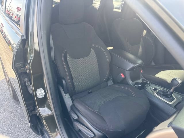 Used 2016 Jeep Cherokee 75th Anniversary AWD/4WD image 20