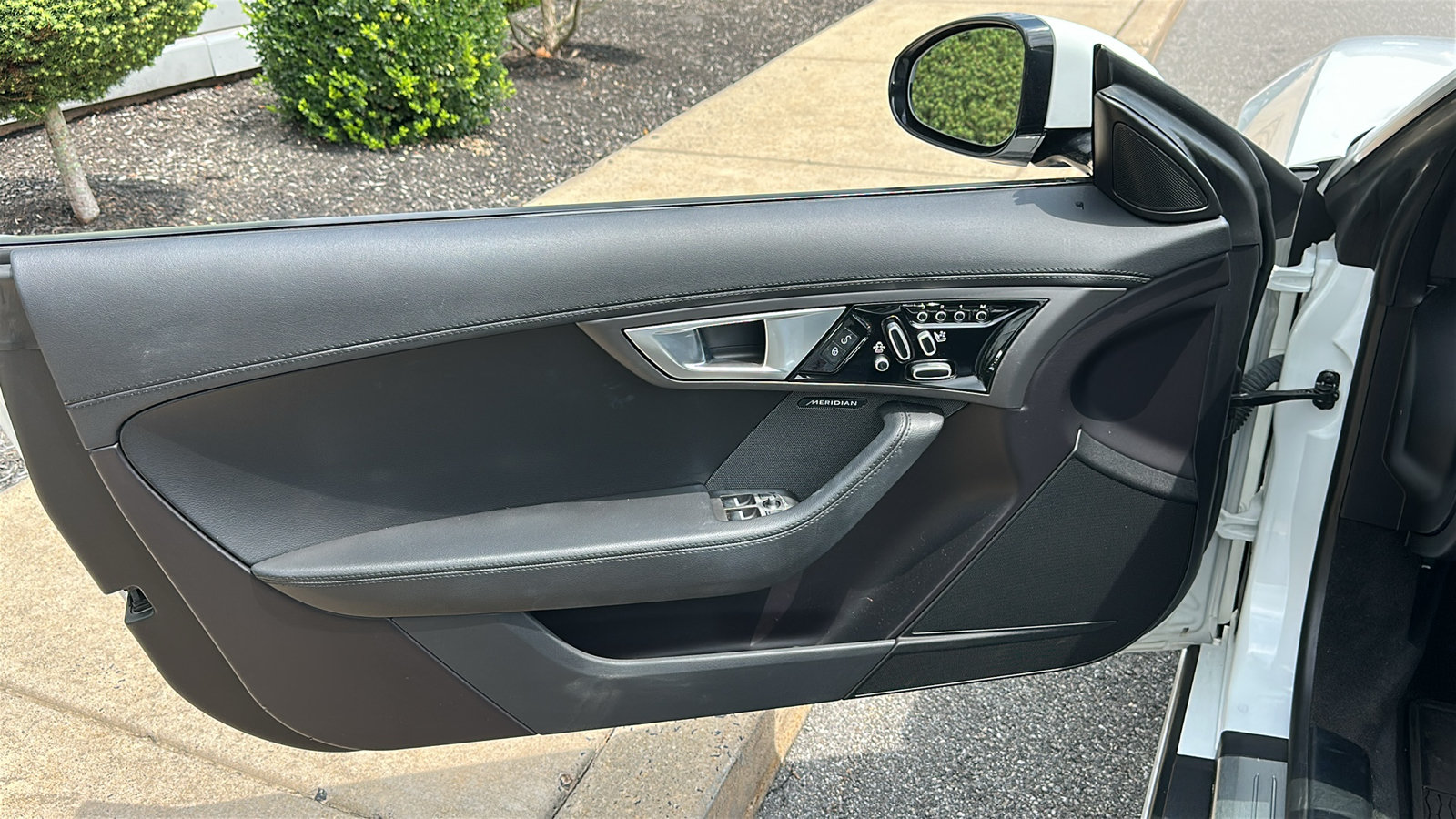 Used 2015 Jaguar F-TYPE S RWD image 18