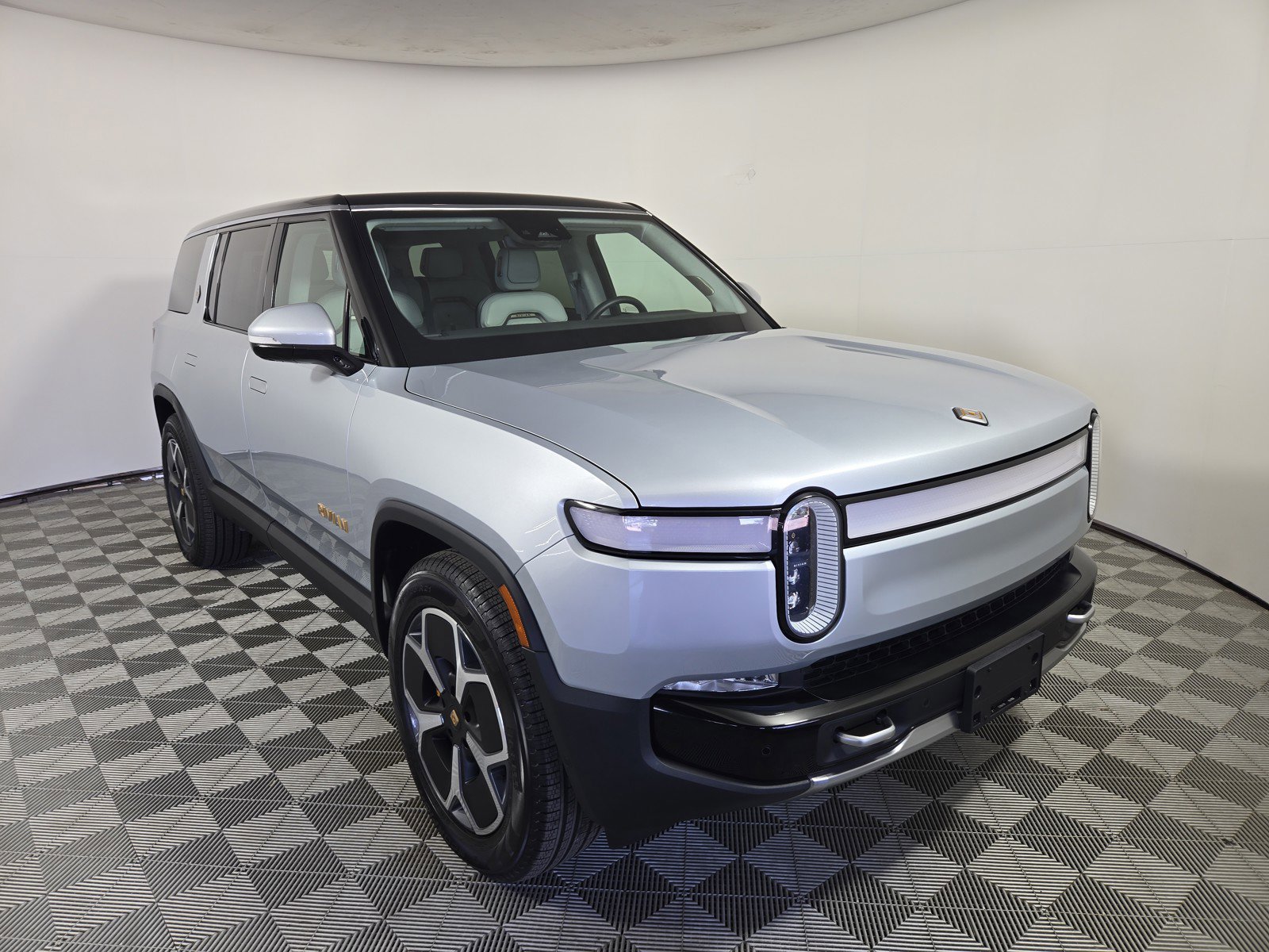 Used 2024 Rivian R1S Adventure AWD/4WD image 7
