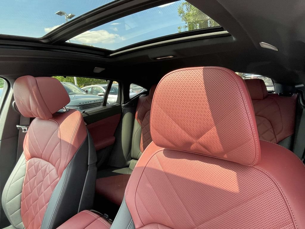 Used 2025 BMW X6 M60i AWD/4WD image 15