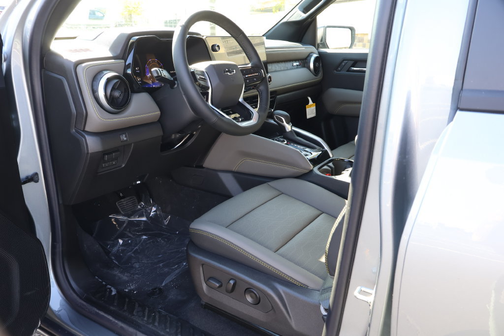 New 2026 Chevrolet Colorado ZR2 w/ Technology Package AWD/4WD image 13