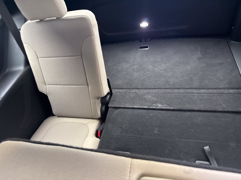 Used 2023 Chevrolet Traverse LS FWD image 29