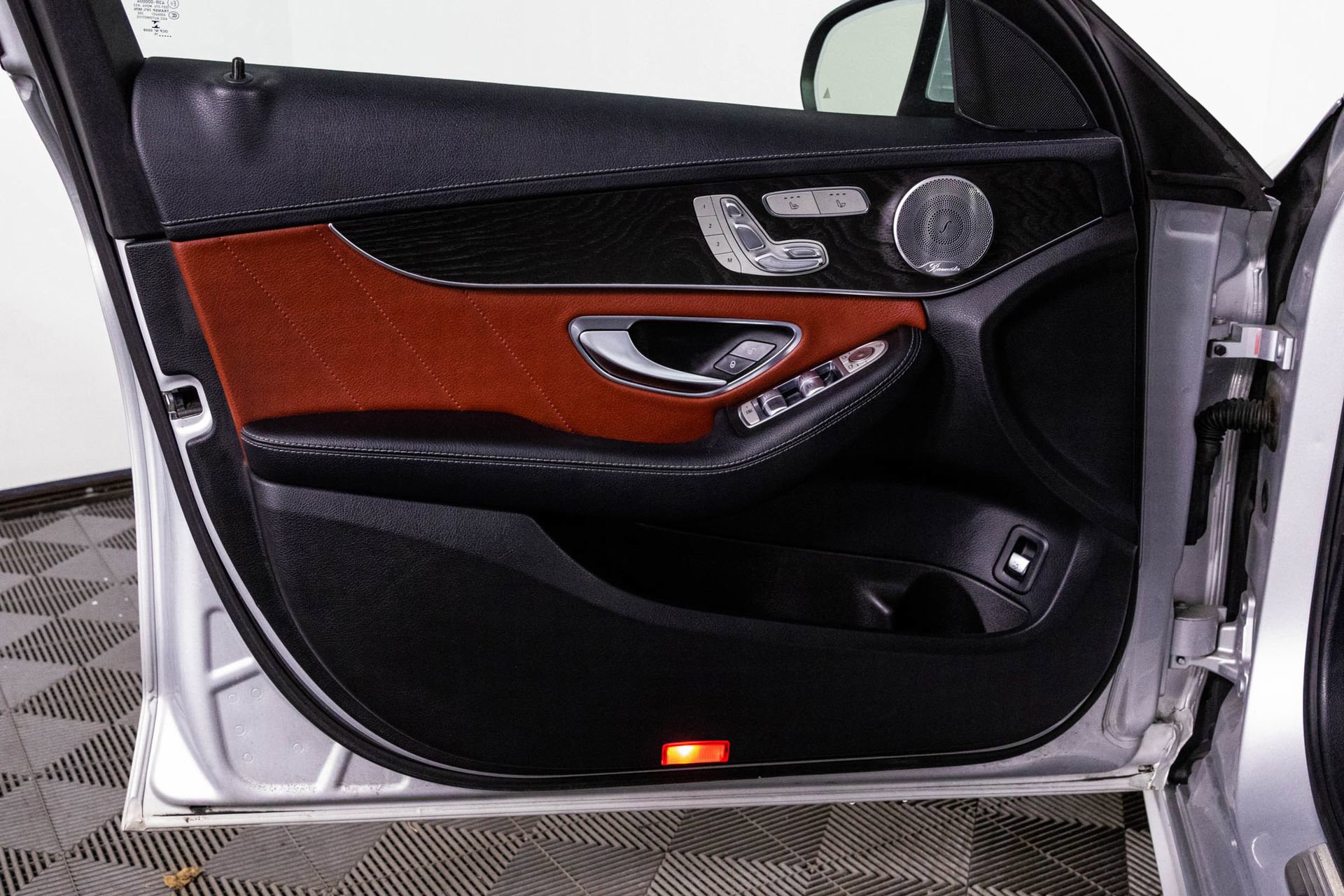 Used 2015 Mercedes-Benz C 300 4MATIC Sedan image 34