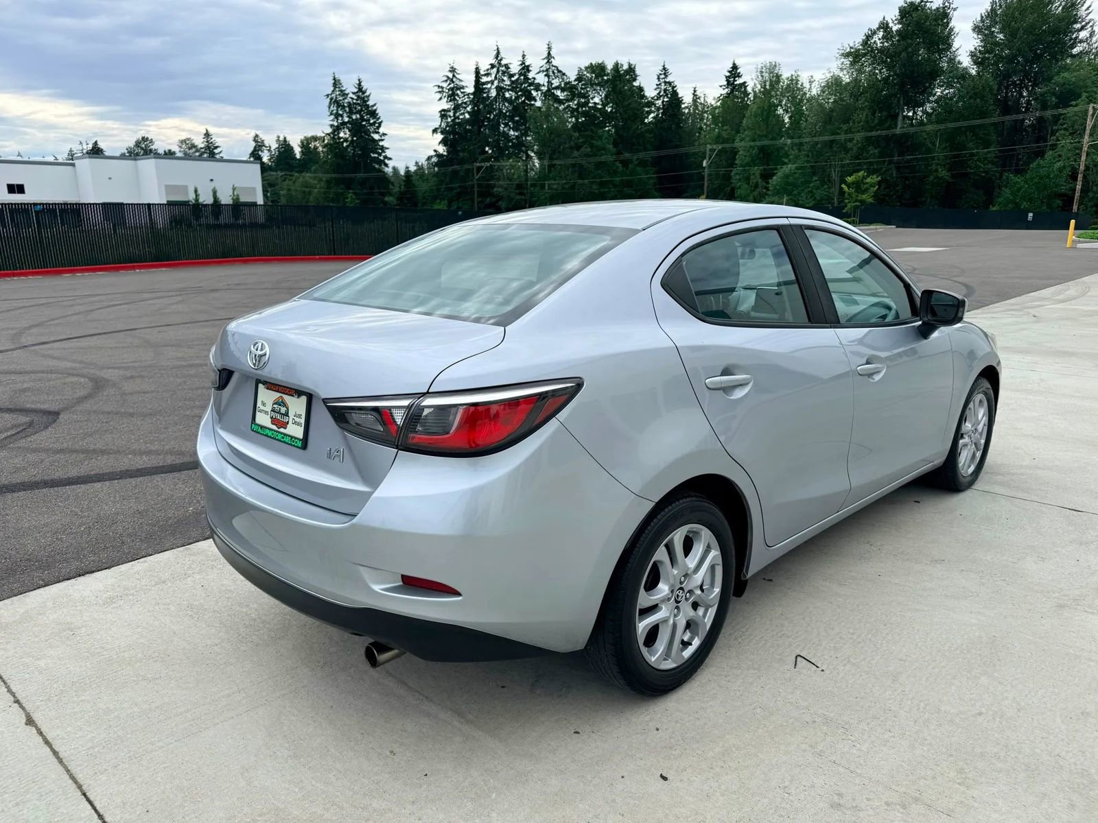 Used 2017 Toyota Yaris iA FWD image 5