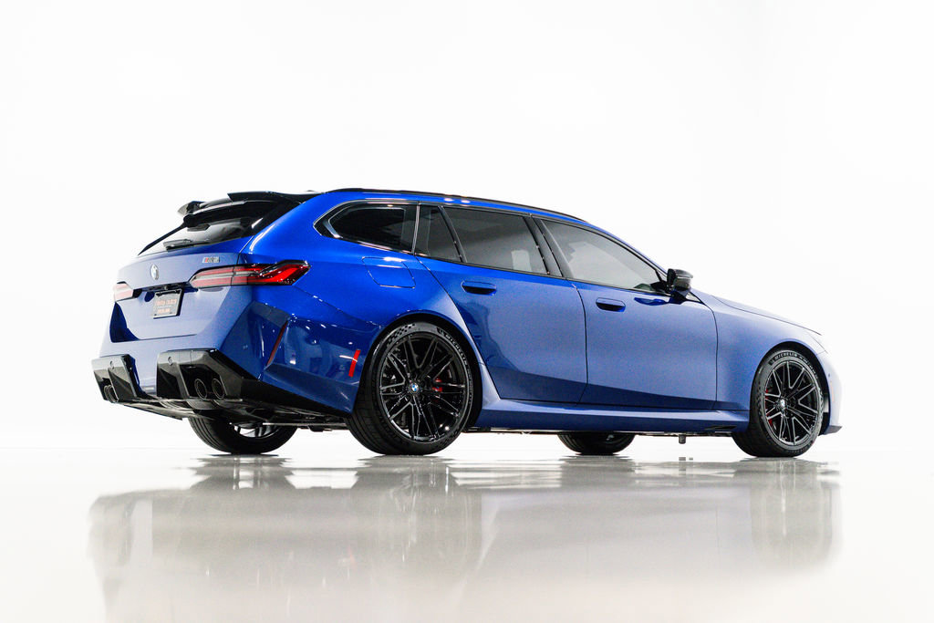 Used 2025 BMW M5 Touring image 9