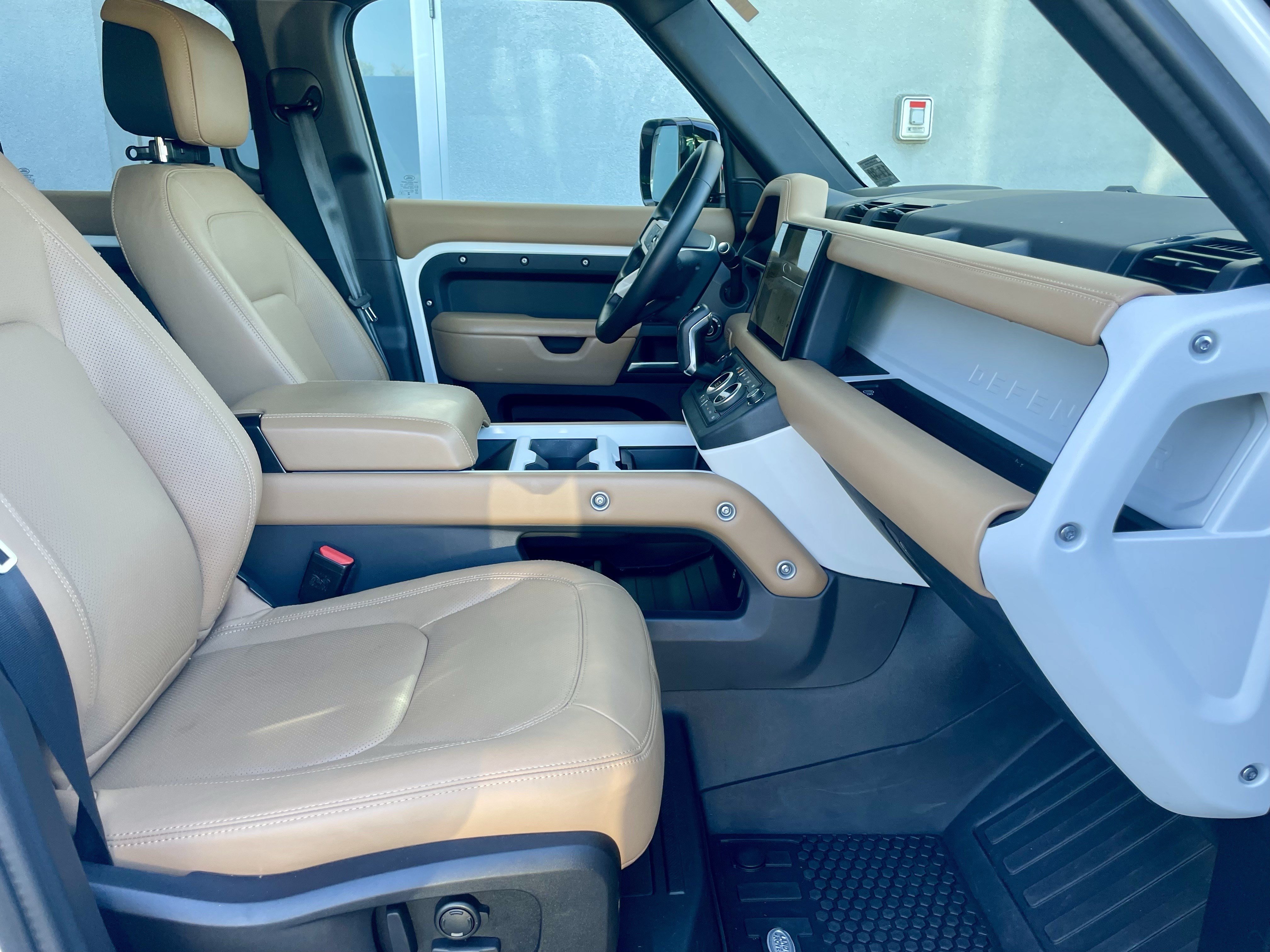 Certified 2025 Land Rover Defender 110 X-Dynamic SE AWD/4WD image 15
