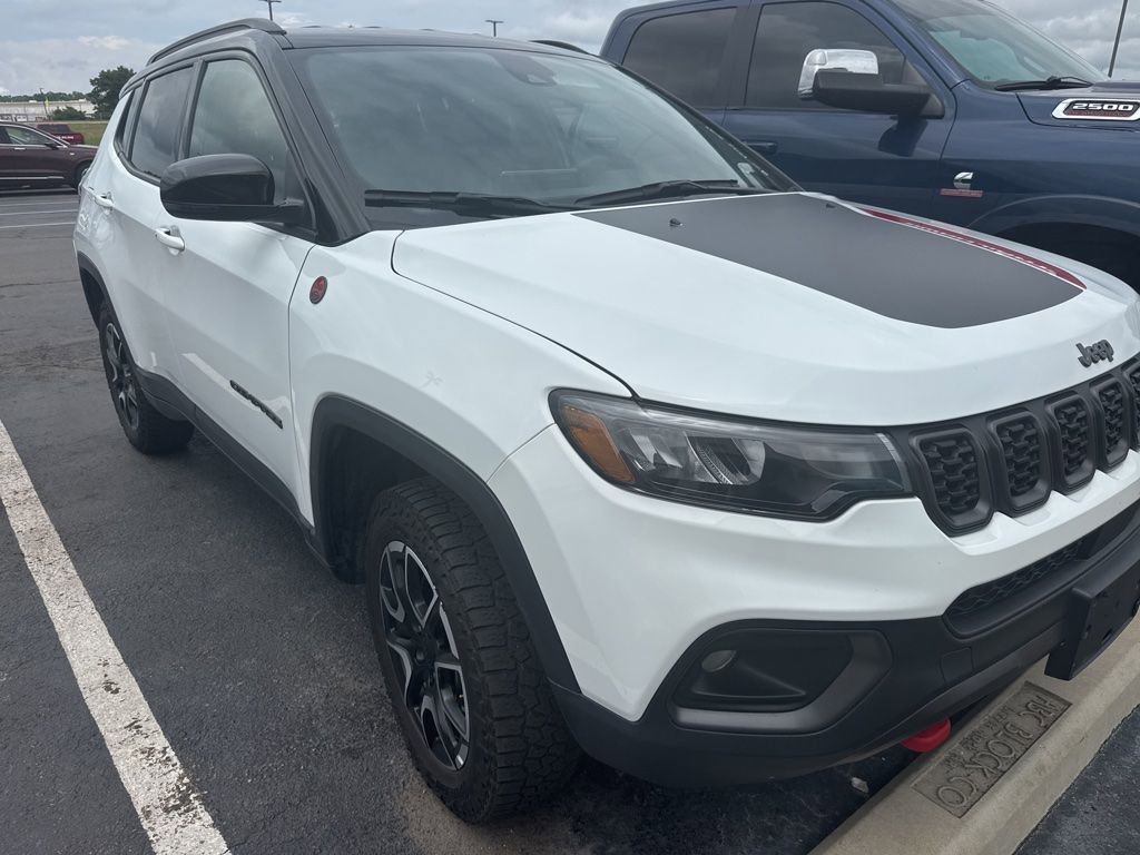 Used 2024 Jeep Compass Trailhawk AWD/4WD image 3