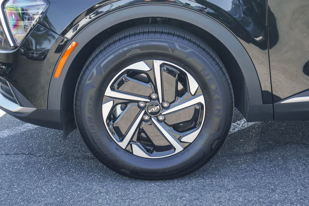 Certified 2025 Kia Sportage LX FWD image 10