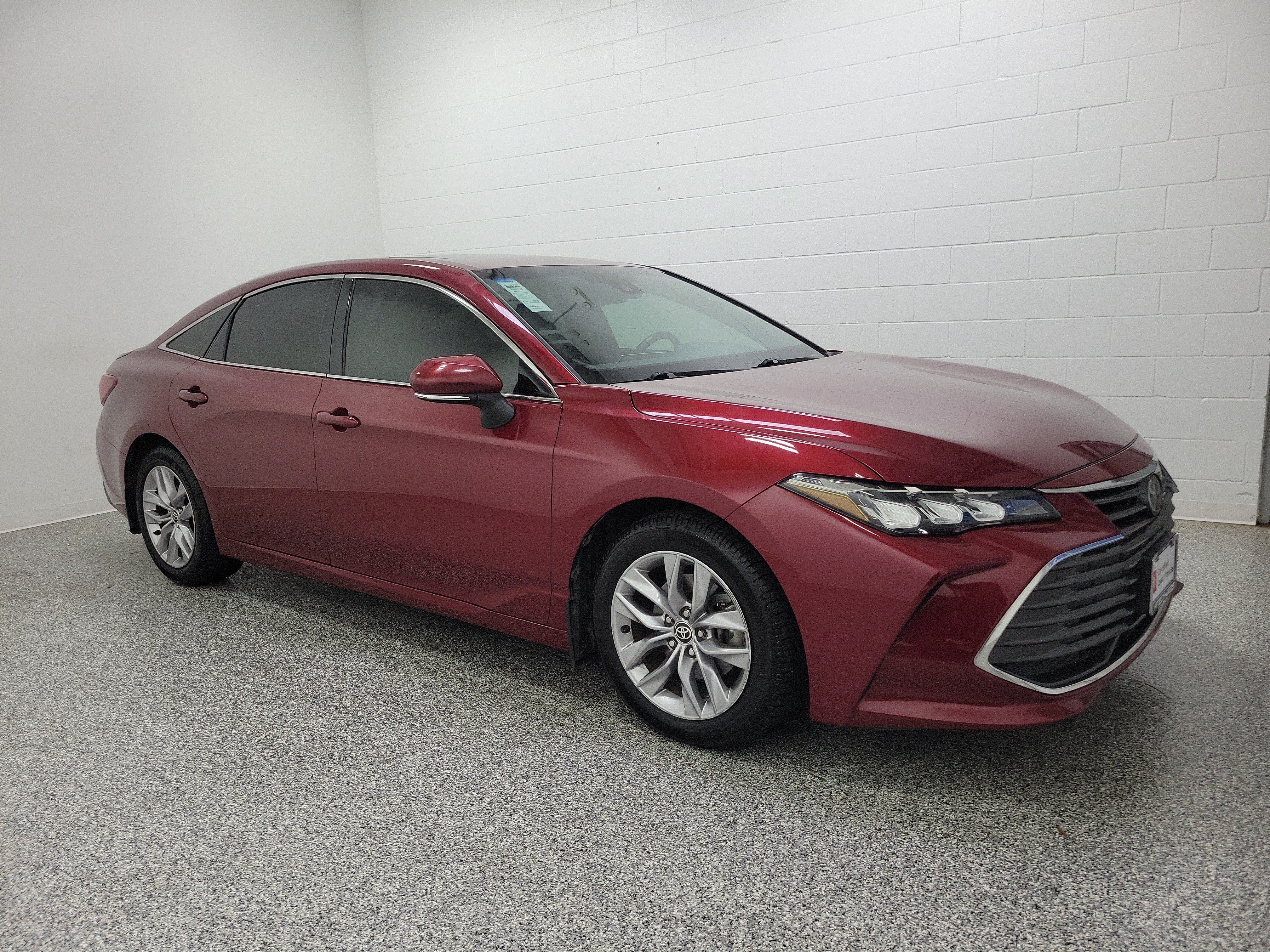Certified 2022 Toyota Avalon XLE w/ Moonroof Package FWD image 4