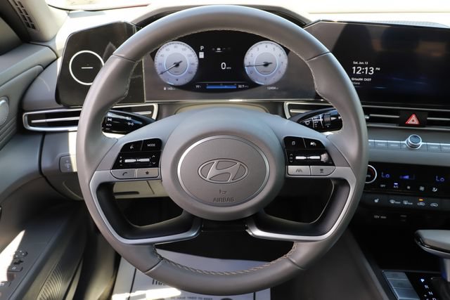 Used 2025 Hyundai Elantra SEL FWD image 22
