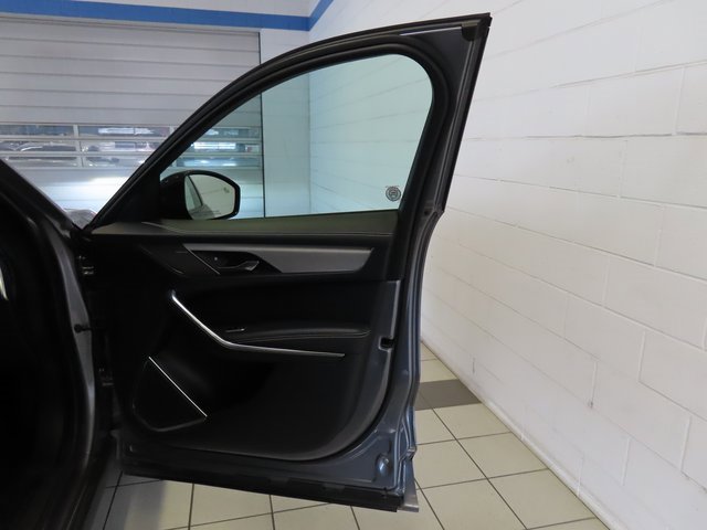 Used 2024 Jaguar F-PACE R-Dynamic S image 34