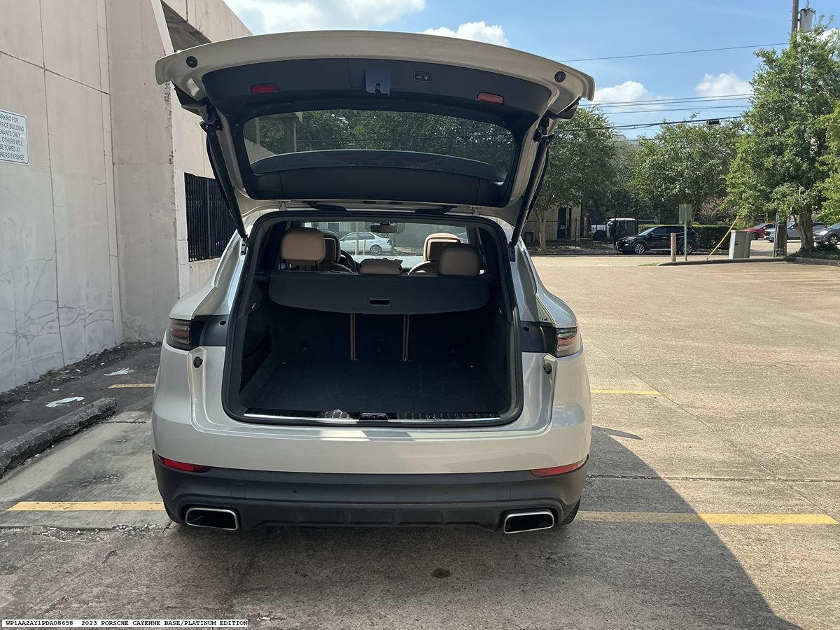 Used 2023 Porsche Cayenne AWD/4WD image 10