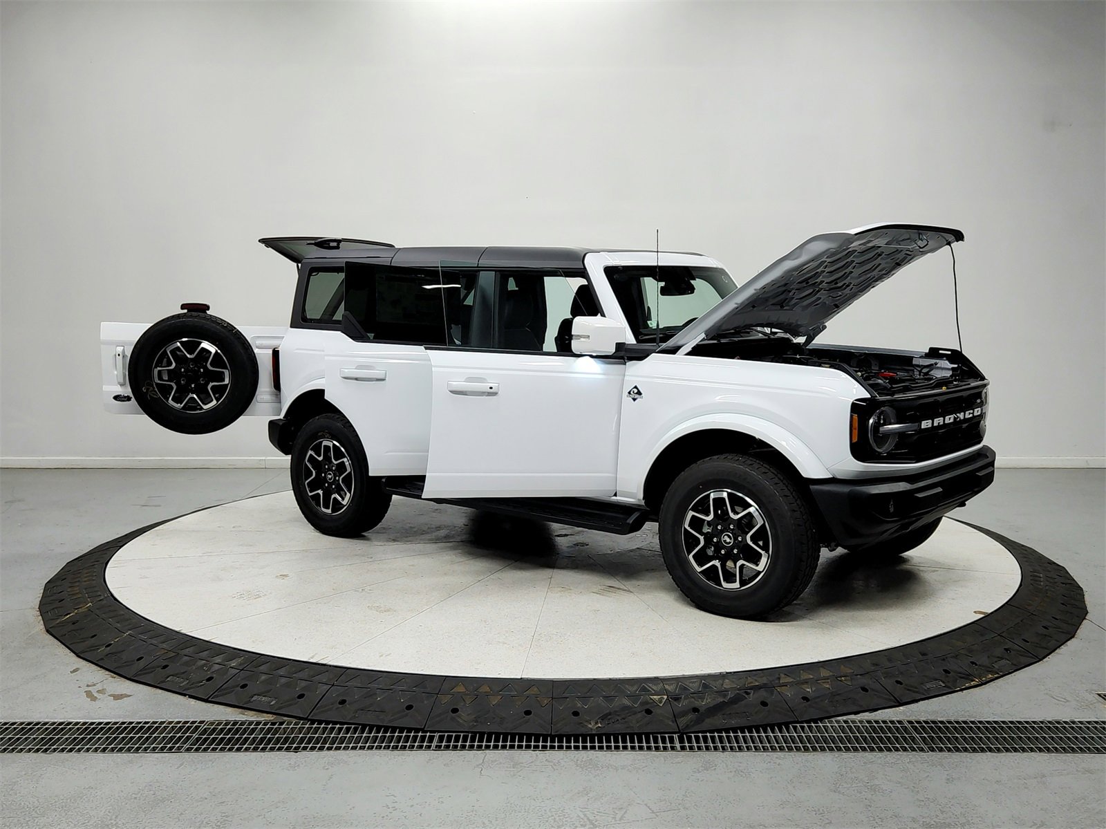 New 2025 Ford Bronco Outer Banks image 9