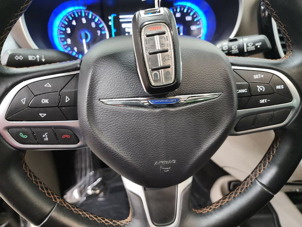 Used 2017 Chrysler Pacifica Touring-L FWD image 40