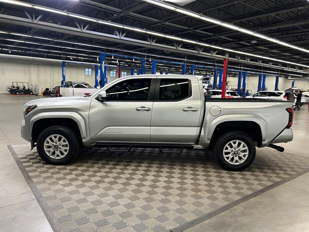 Used 2024 Toyota Tacoma SR5 AWD/4WD image 6