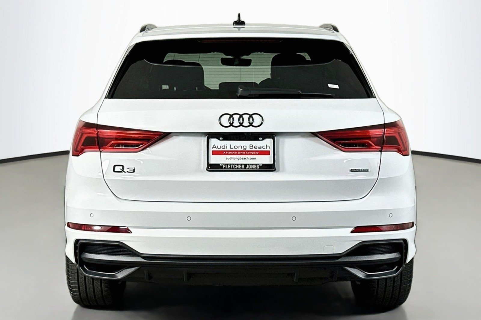 Used 2024 Audi Q3 2.0T Premium w/ Convenience Package AWD/4WD image 3