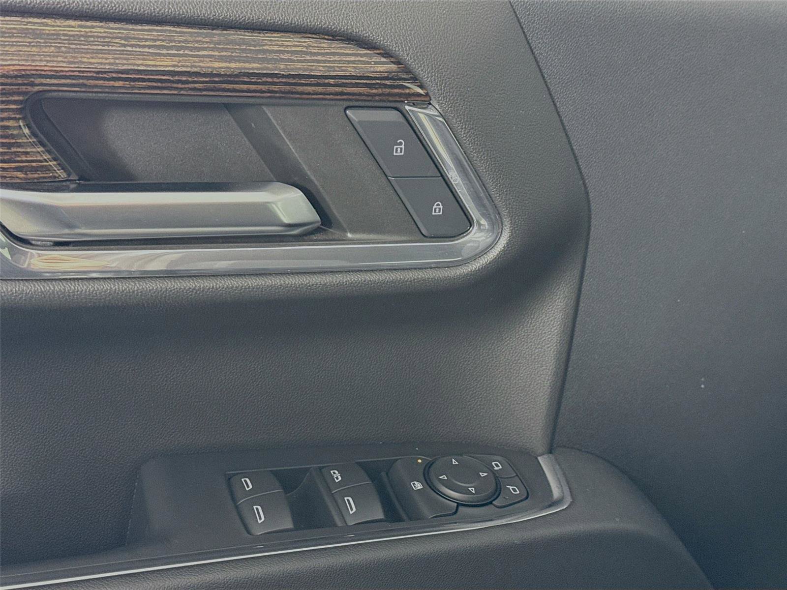 Used 2024 GMC Sierra 1500 Elevation image 12