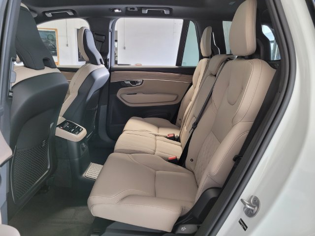New 2026 Volvo XC90 T8 Plus w/ Protection Package Premier AWD/4WD image 14