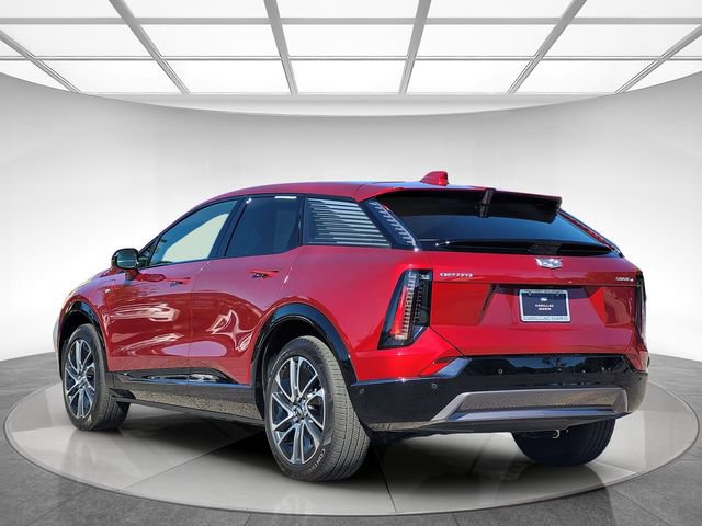 Certified 2025 Cadillac Optiq Sport 2 w/ LPO, Floor Liner Package AWD/4WD image 6