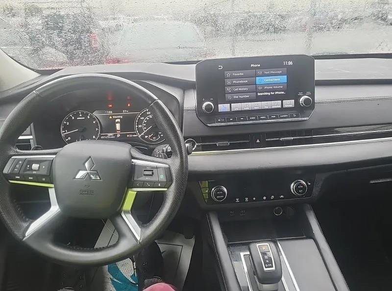 Used 2023 Mitsubishi Outlander SE image 5