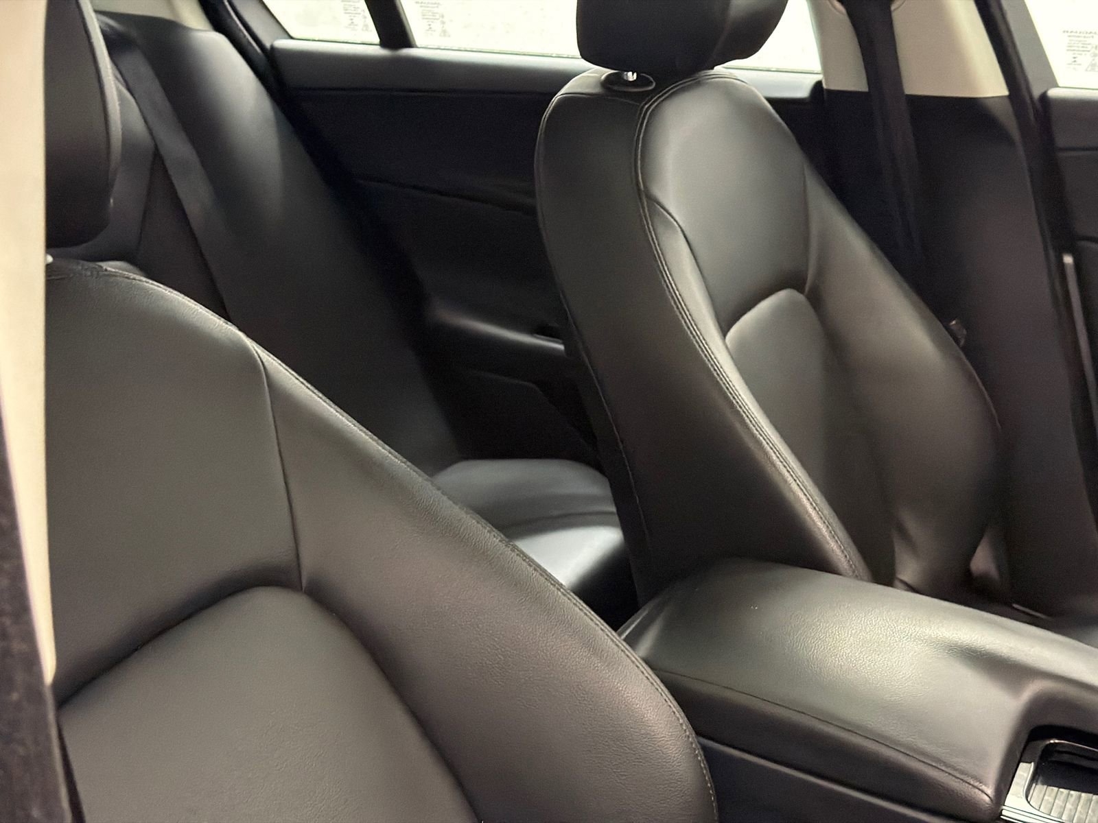 Used 2018 Jaguar XE Premium image 9