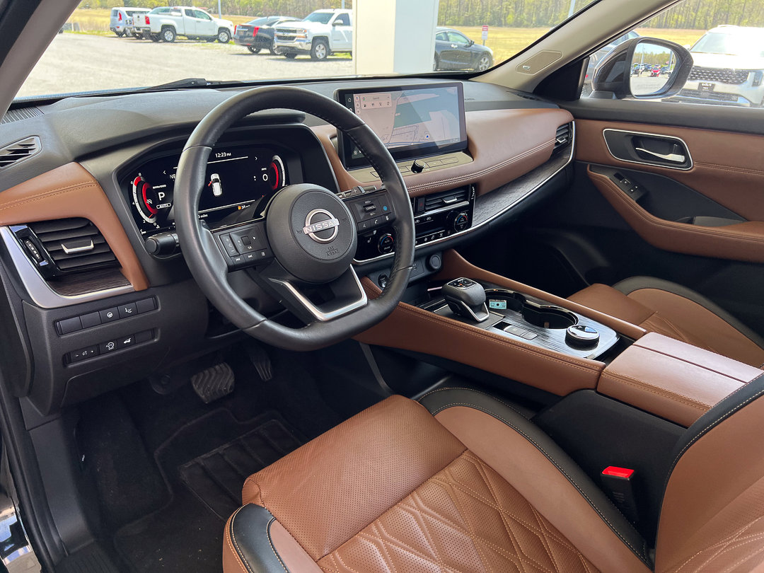 Used 2024 Nissan Rogue Platinum w/ Platinum Premium Package image 17