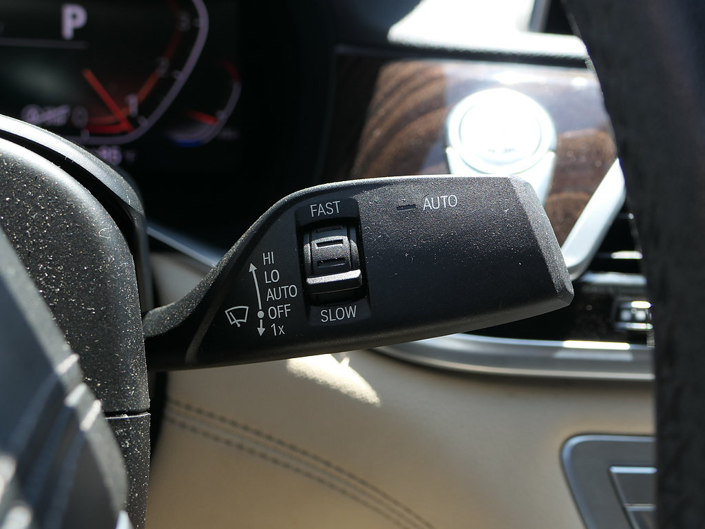 Used 2020 BMW 740i w/ Premium Package RWD image 17