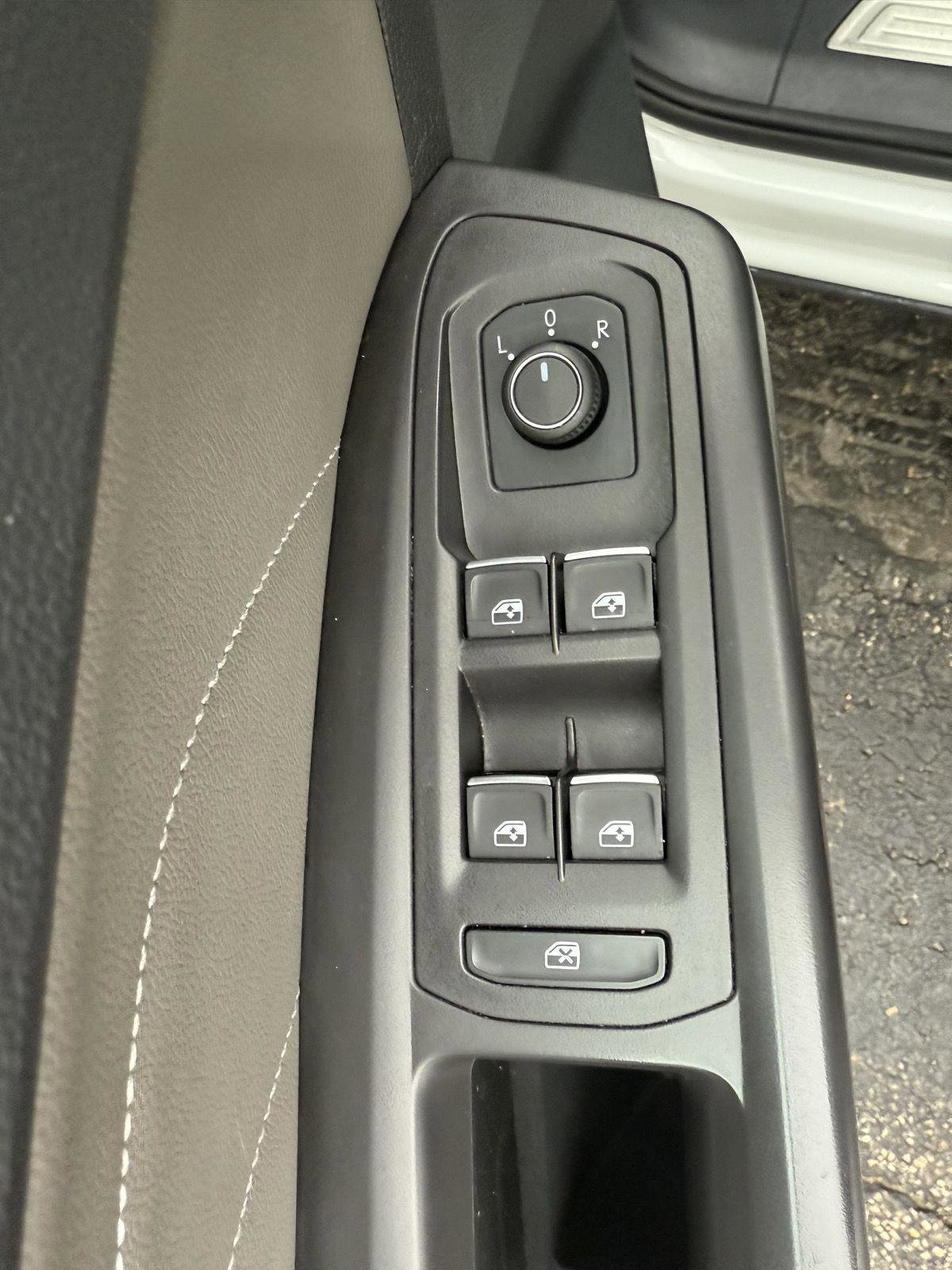 Used 2022 Volkswagen Atlas Cross Sport SE image 12