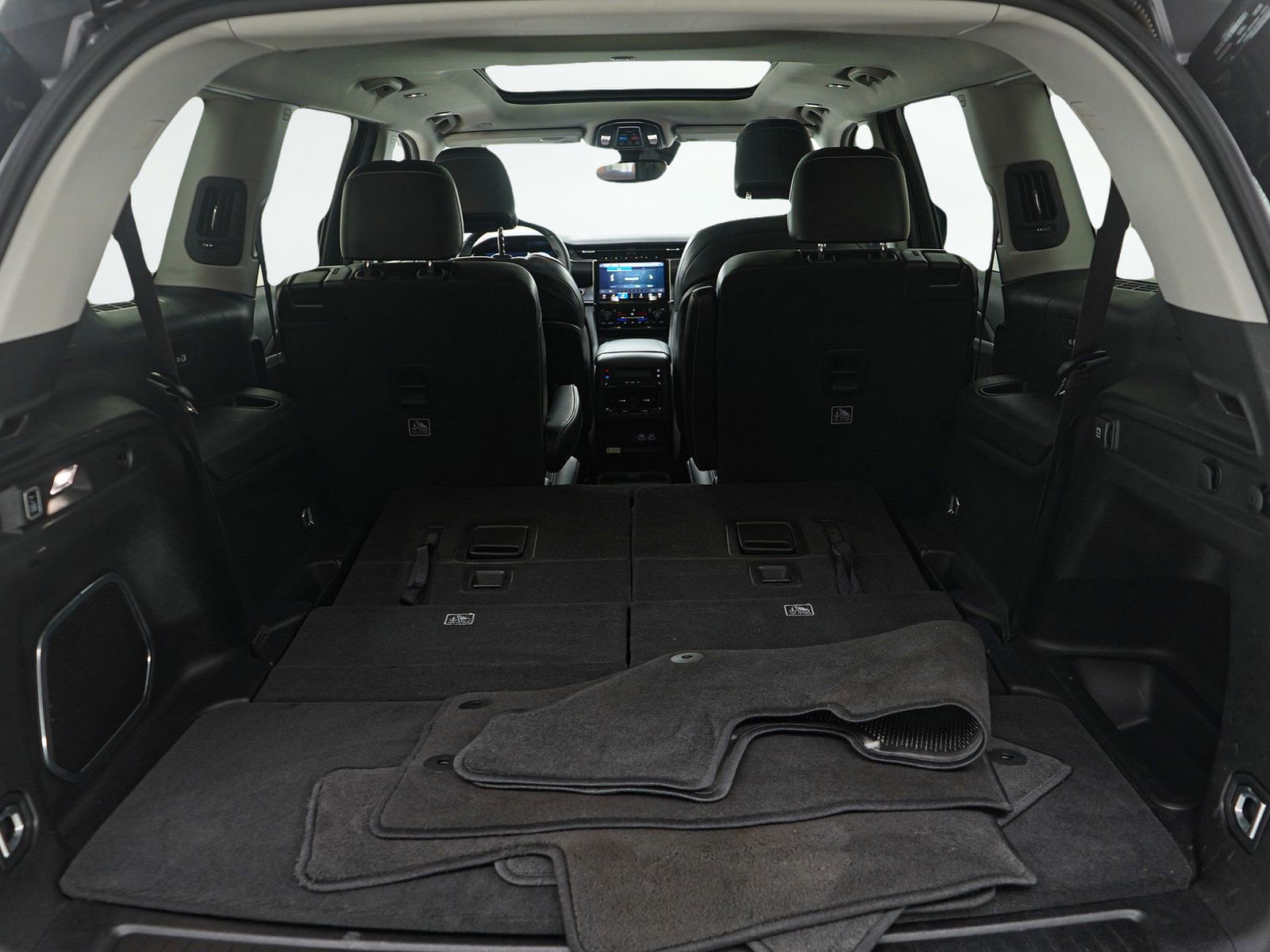 Used 2022 Jeep Grand Cherokee L Limited w/ Trailer Tow Group (B) image 9