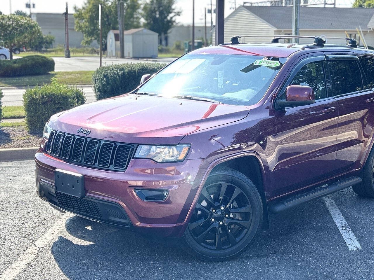 Used 2019 Jeep Grand Cherokee Altitude AWD/4WD image 3