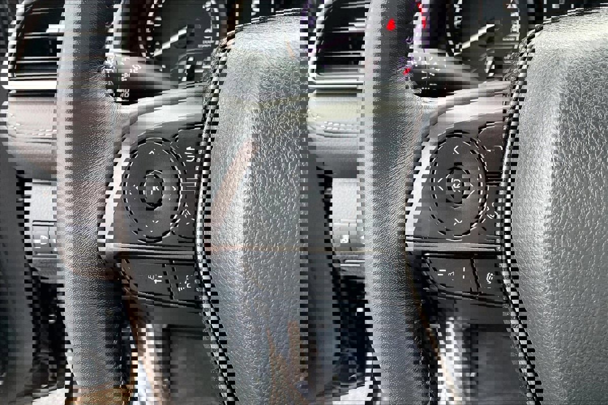 Used 2024 Toyota Camry SE image 14