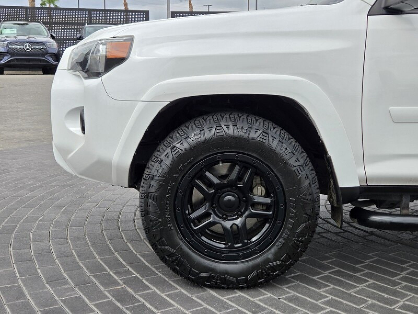 Used 2020 Toyota 4Runner SR5 AWD/4WD image 12