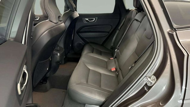 Used 2025 Volvo XC60 B5 Plus image 27