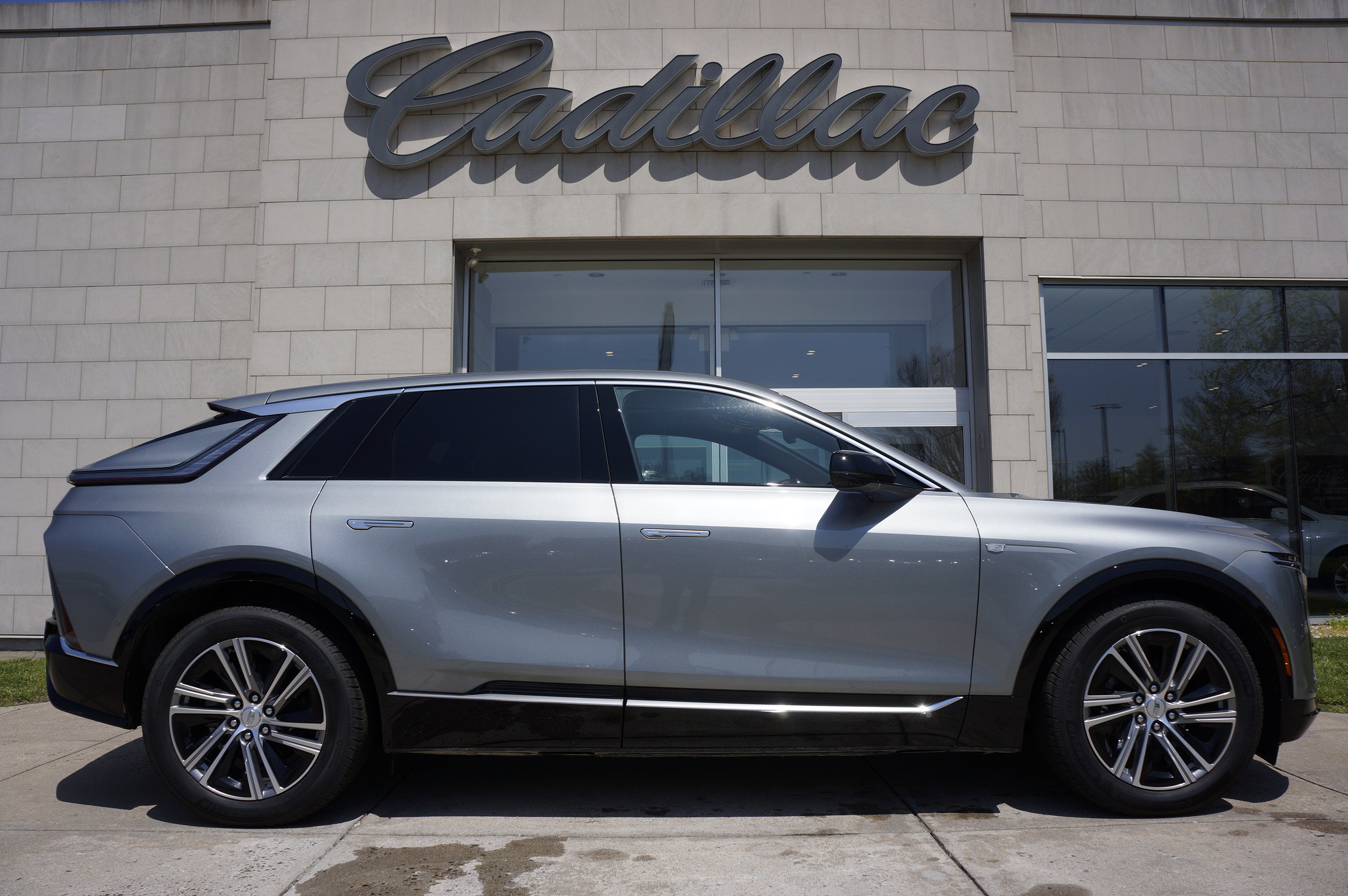 Used 2024 Cadillac Lyriq Tech image 3