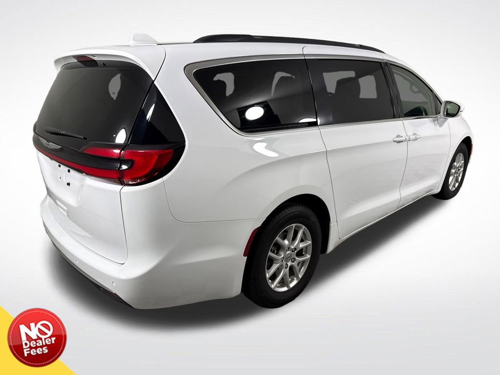 Used 2022 Chrysler Pacifica Touring-L FWD image 3