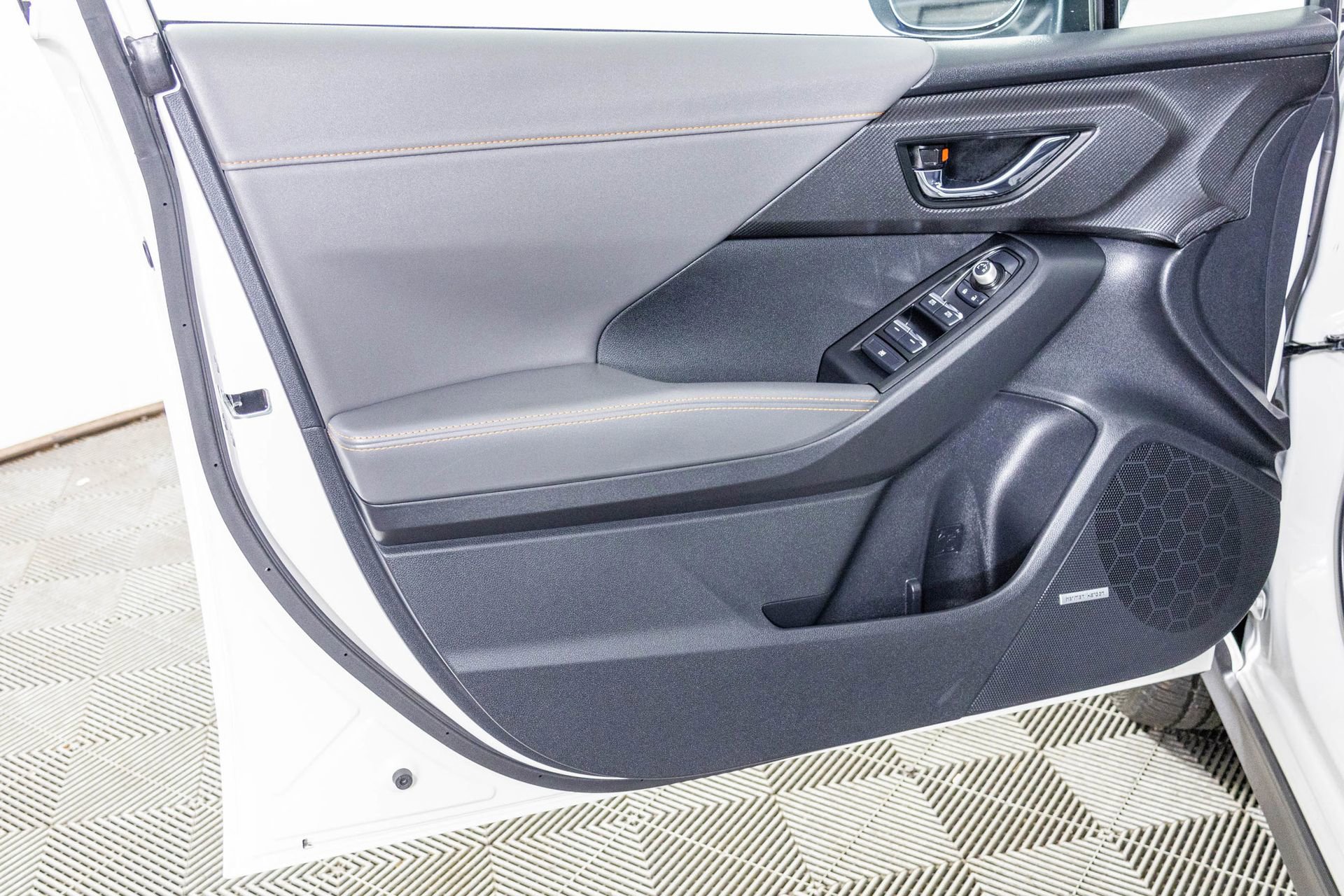 Used 2025 Subaru Crosstrek 2.5i Limited w/ Crosstrek Mirror Package image 14