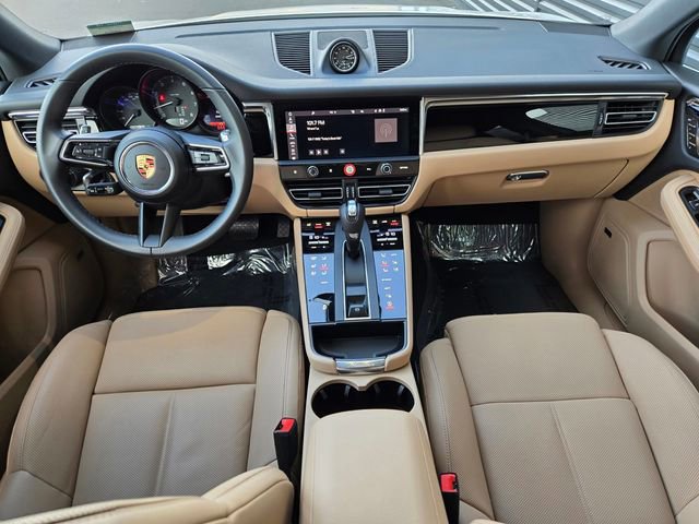 Used 2025 Porsche Macan image 13