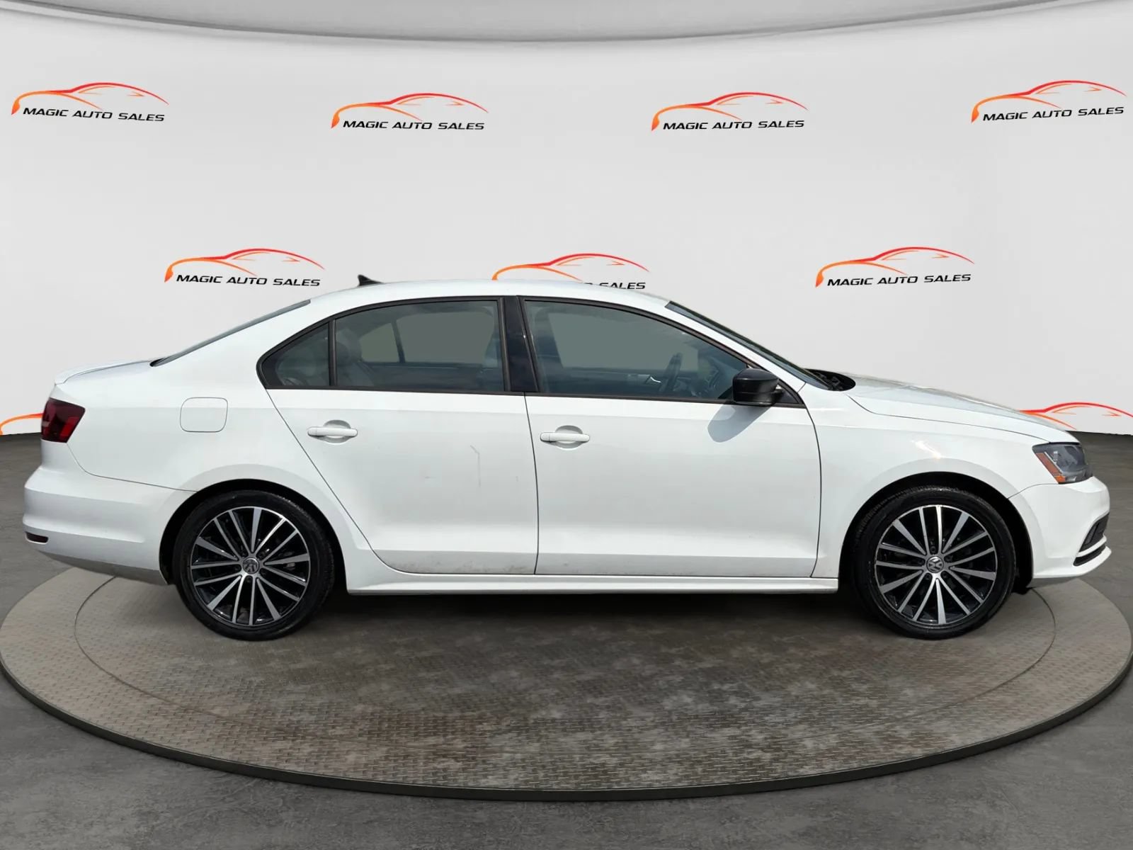 Used 2017 Volkswagen Jetta Sport FWD image 6