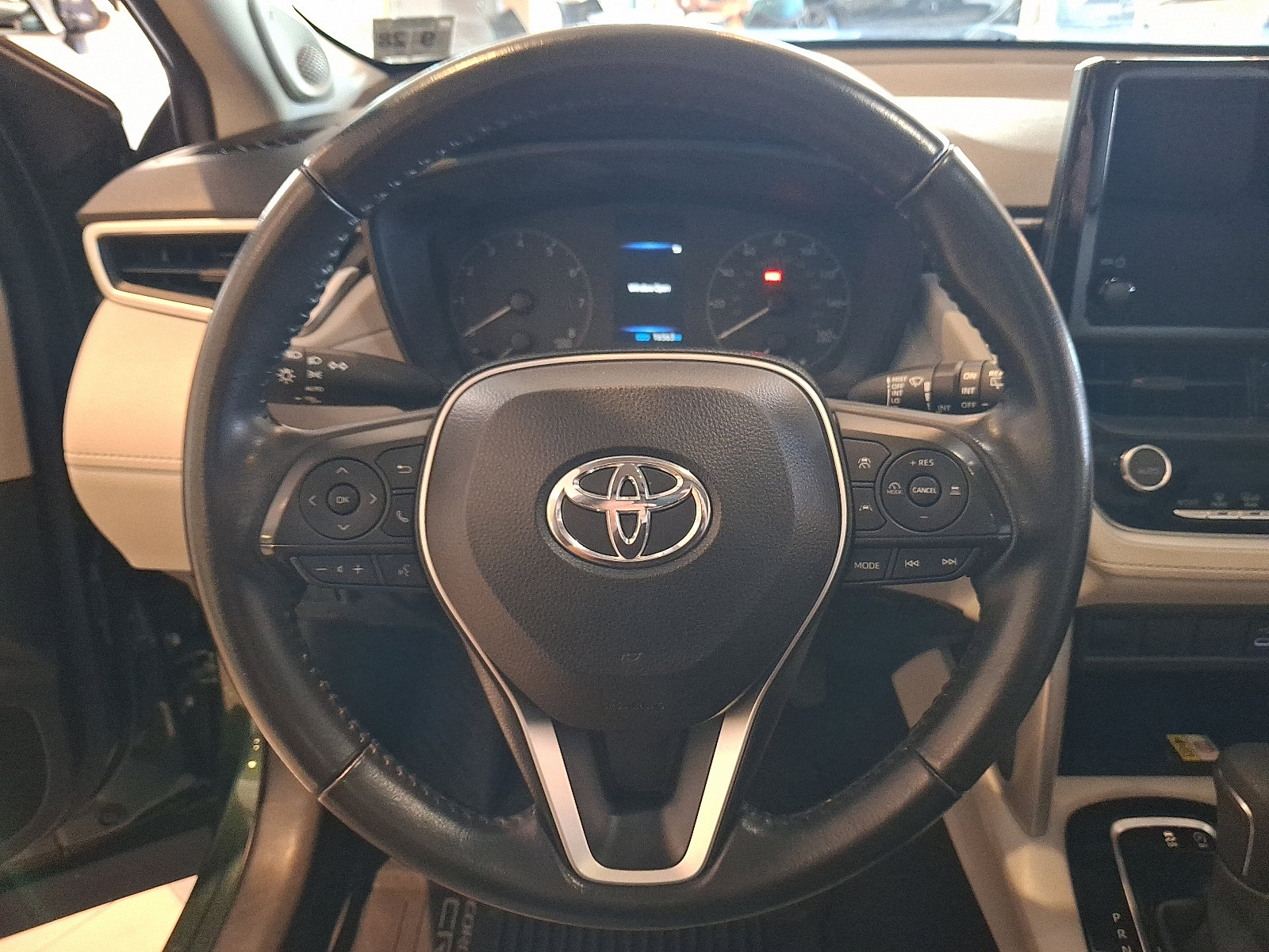 Certified 2023 Toyota Corolla Cross LE w/ Moonroof Package AWD/4WD image 19