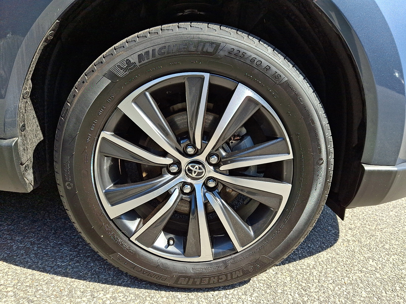Certified 2021 Toyota Venza LE image 3