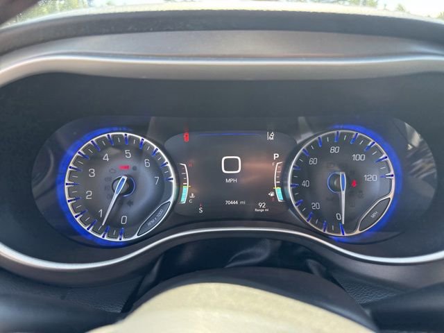 Used 2023 Chrysler Pacifica Touring-L FWD image 24